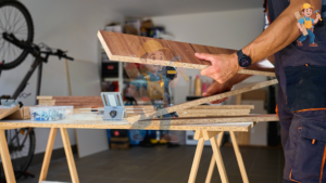 معلم نجار بحي السامر